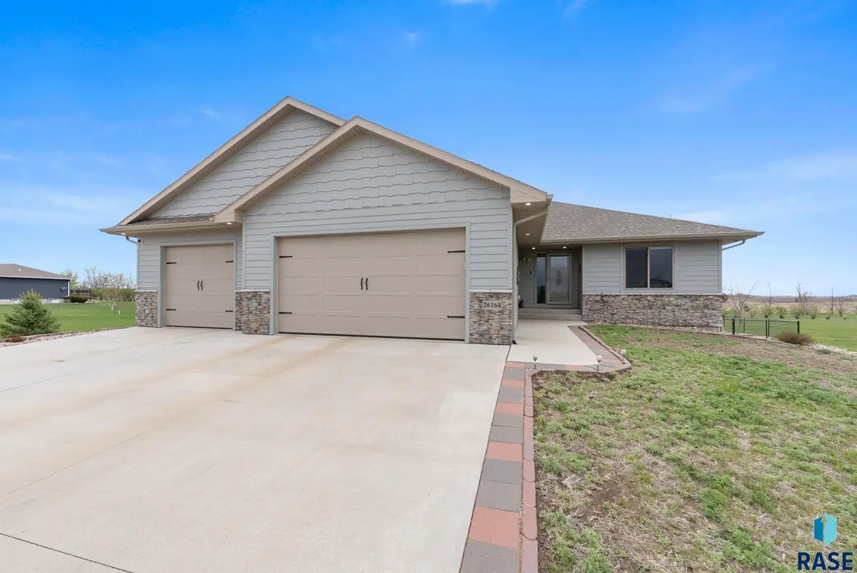 26164 Reed Ct, Canistota, SD 57012 - #1