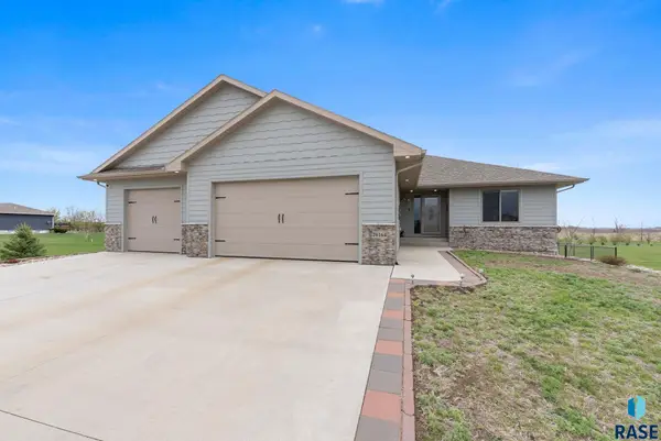 26164 Reed Ct, Canistota, SD 57012