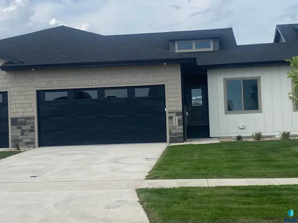 2810 E Hazelnut St, Brandon, SD 57005