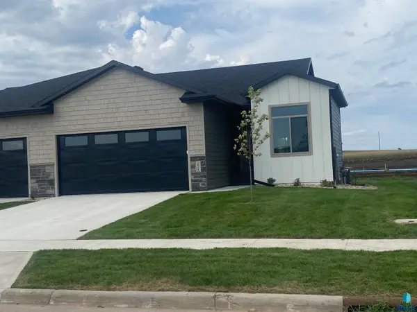 2814 E Hazelnut St, Brandon, SD 57005