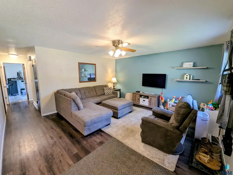1013 S Harrington Cir, Sioux Falls, SD 57103 - #3