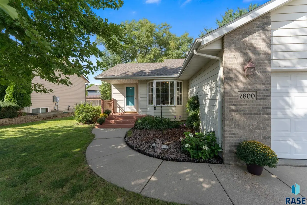 7600 W Regina St, Sioux Falls, SD 57106 - #1