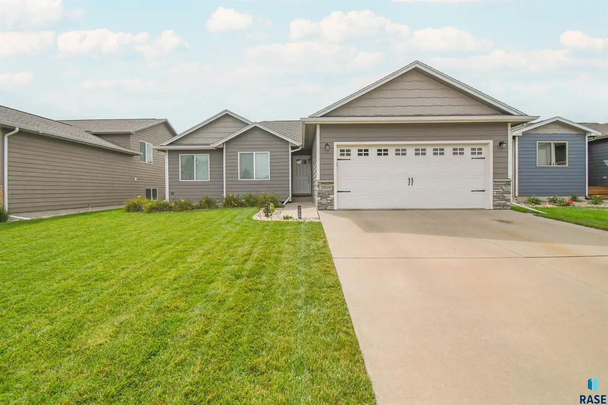 3509 E Brewster St, Sioux Falls, SD 57108 - #1