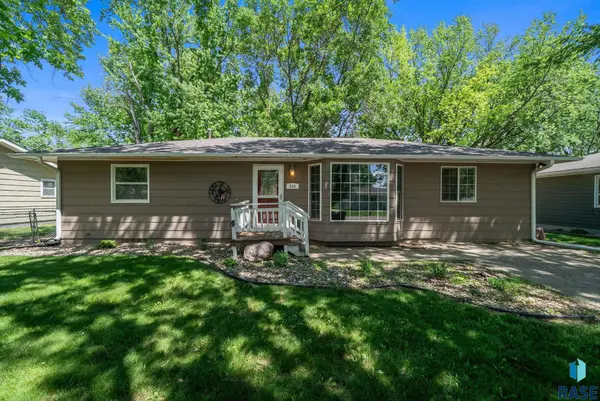 204 N Maple St, Viborg, SD 57070