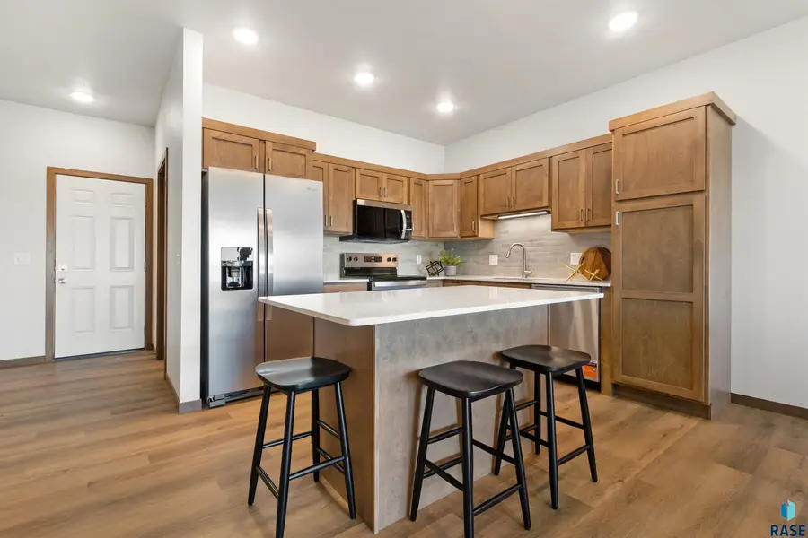 8103 E 44th St, Sioux Falls, SD 57110 - #2