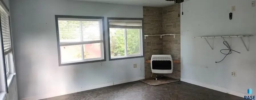411 N Adams St, Salem, SD 57058 - #2