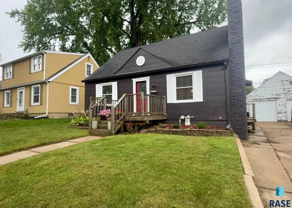 1613 S Van Eps Ave, Sioux Falls, SD 57105 - #1