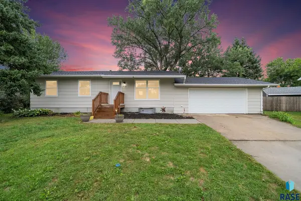 418 Regal Cir, Crooks, SD 57020