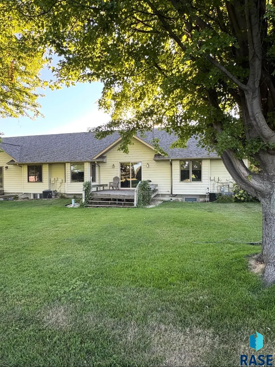 104 Lake Dr, Wentworth, SD 57075 - #2