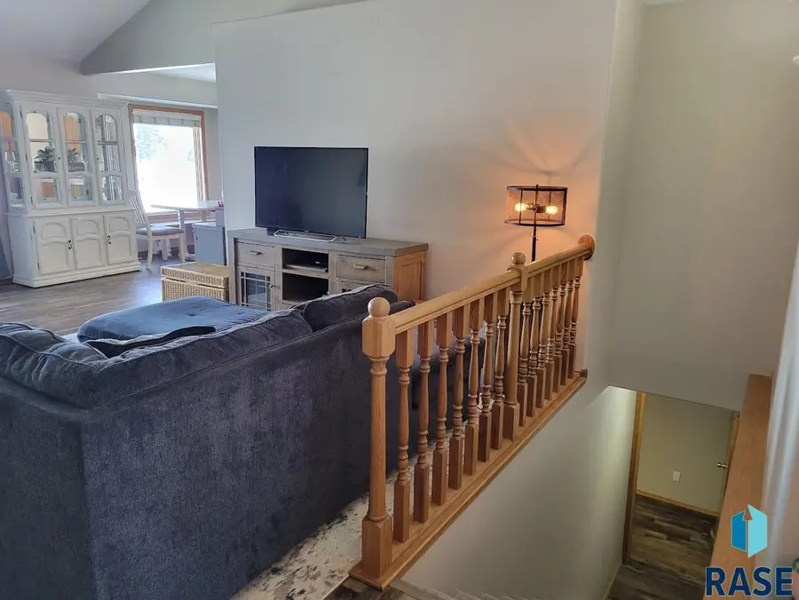 104 Lake Dr, Wentworth, SD 57075 - #3