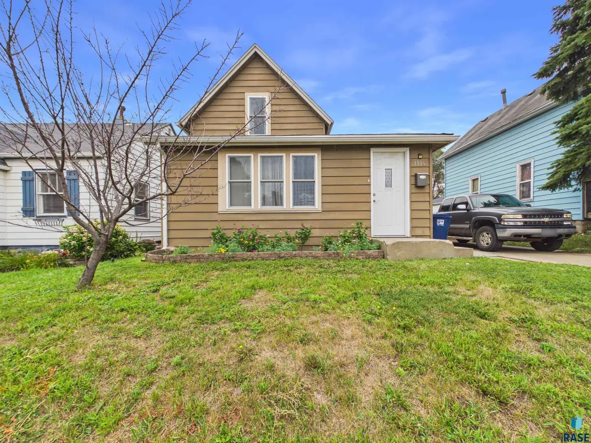 1306 N Main Ave, Sioux Falls, SD 57104 - #1