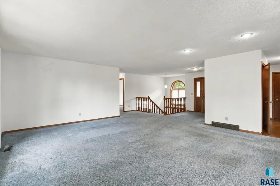1878 Constance Dr, Vermillion, SD 57069 - #2