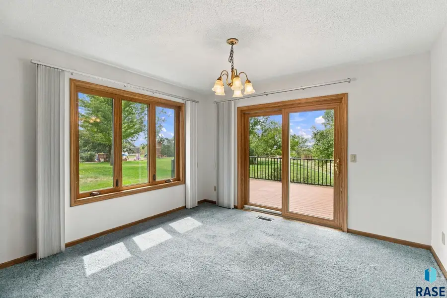 1878 Constance Dr, Vermillion, SD 57069 - #3