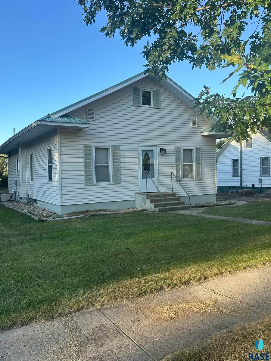214 E Park Ave, Howard, SD 57349 - #2