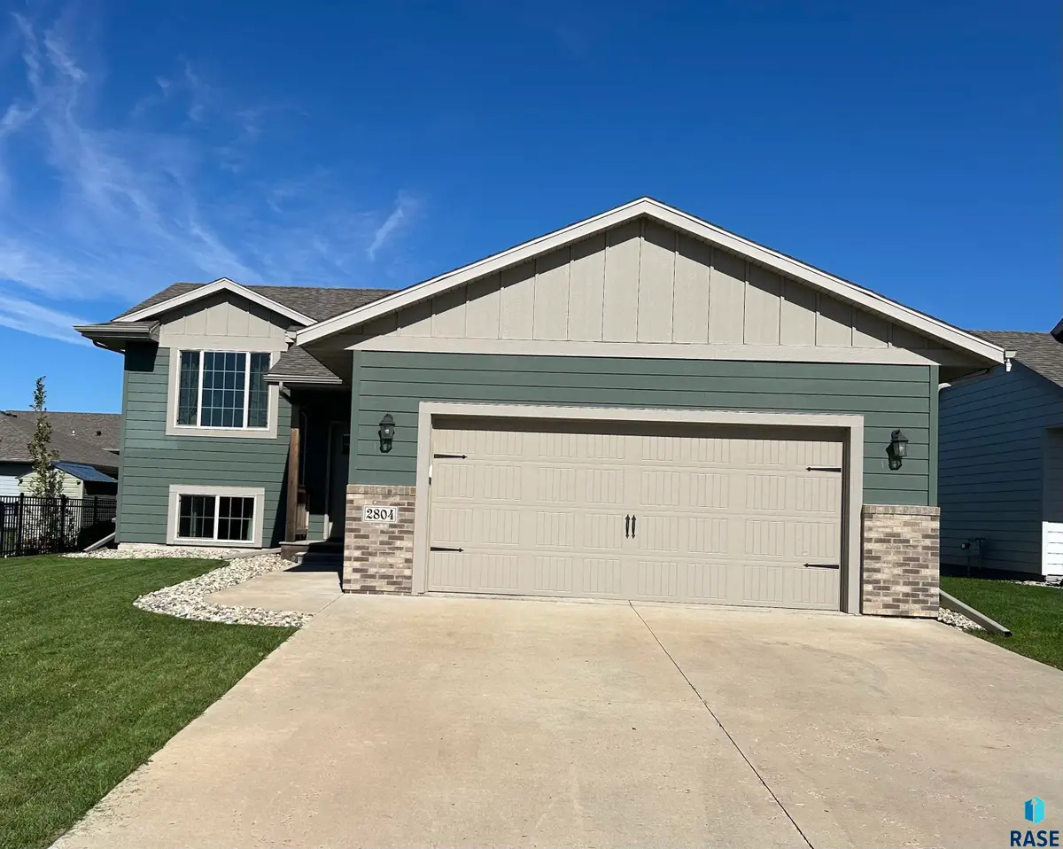 2804 S Richie Dr, Sioux Falls, SD 57106 - #1