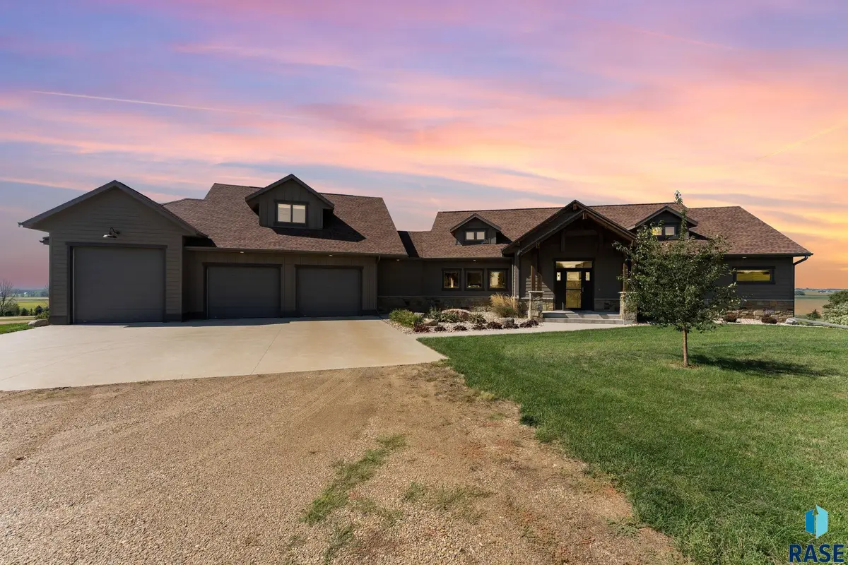 48290 Arrowhead Pl, Canton, SD 57013 - #1