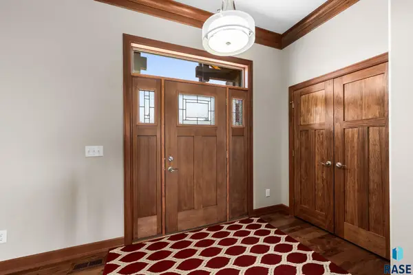 48290 Arrowhead Pl, Canton, SD 57013