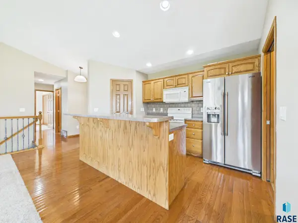 2204 S June Ave, Sioux Falls, SD 57106