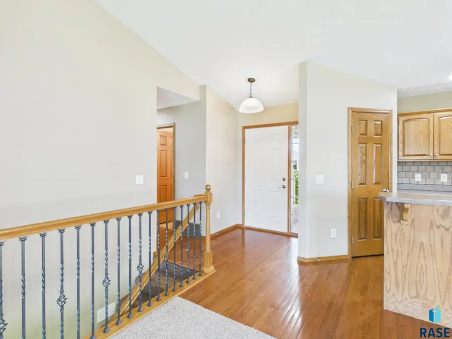 2204 S June Ave, Sioux Falls, SD 57106 - #2