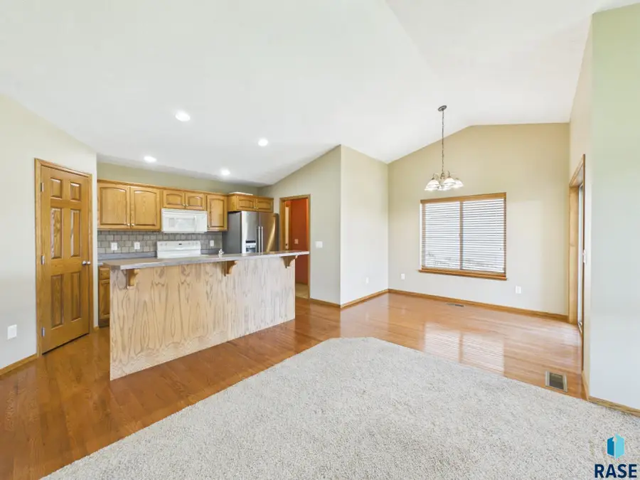 2204 S June Ave, Sioux Falls, SD 57106 - #3