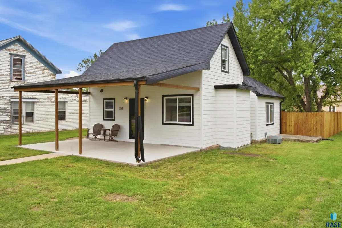 351 Poplar St, Scotland, SD 57059 - #1