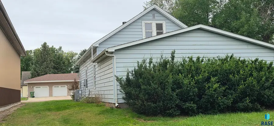 340 Hanson St, Emery, SD 57332 - #3