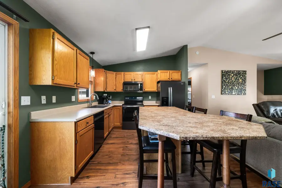 828 S Suburban Dr, Sioux Falls, SD 57110 - #3