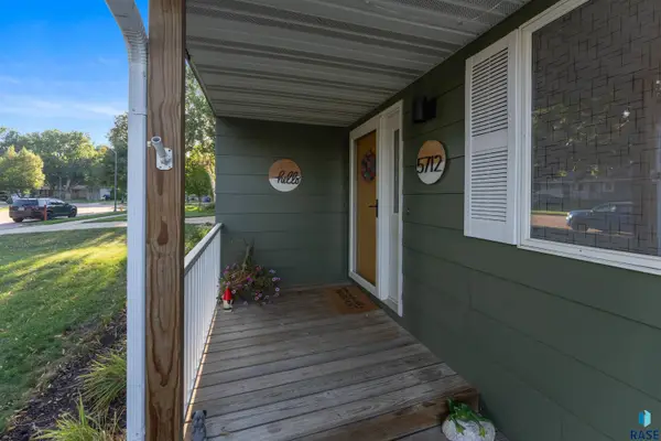 5712 W Walden Dr, Sioux Falls, SD 57106