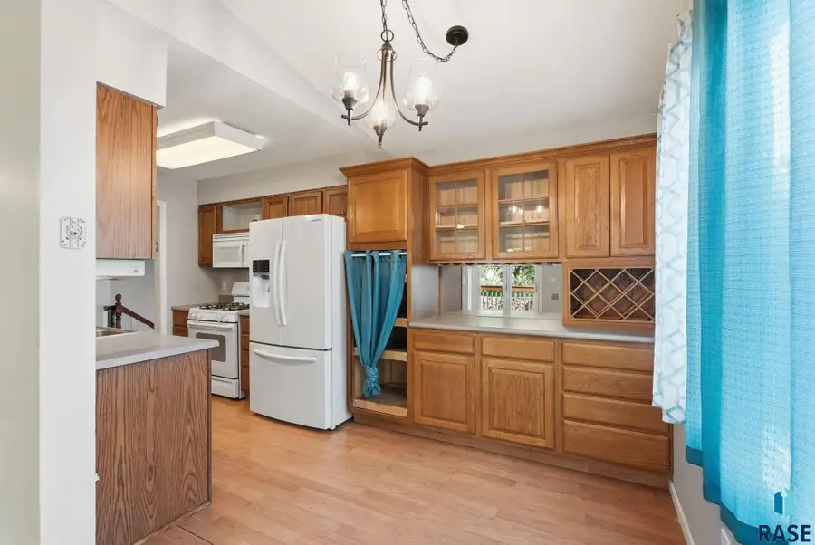 3201 S Greenwood Ave, Sioux Falls, SD 57106 - #2