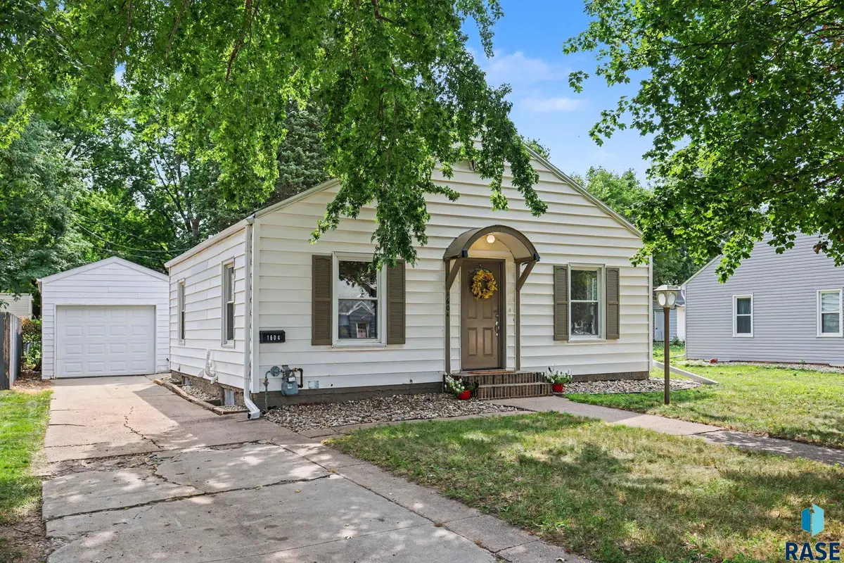 1604 S Grange Ave, Sioux Falls, SD 57105 - #1