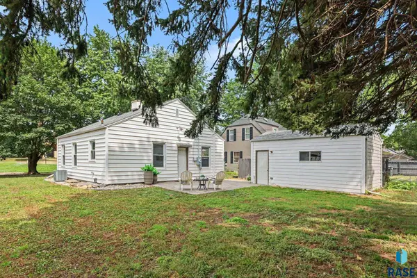 1604 S Grange Ave, Sioux Falls, SD 57105