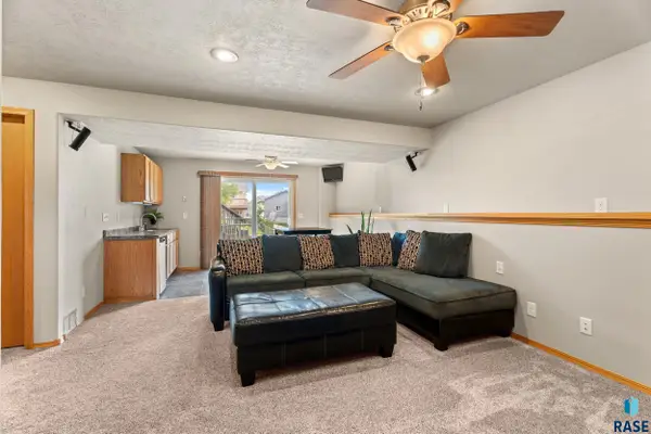 4301 W Kathleen St, Sioux Falls, SD 57107