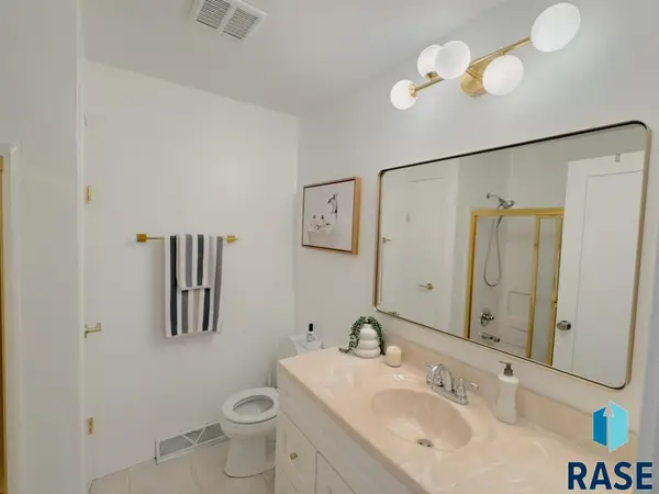 4705 S Woodwind Ln, Sioux Falls, SD 57103