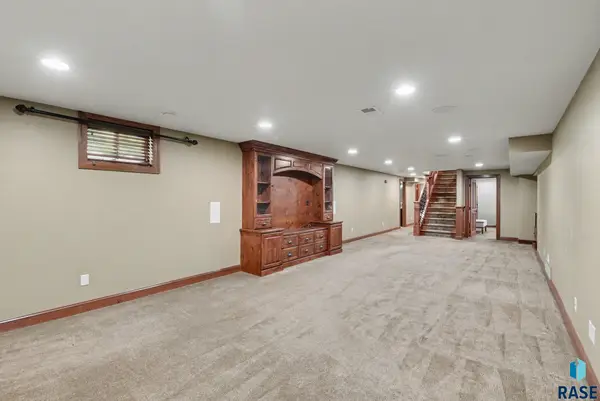 301 E 32nd St, Sioux Falls, SD 57105
