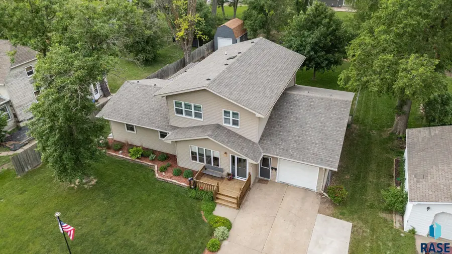 610 W Hemlock St, Beresford, SD 57004 - #2