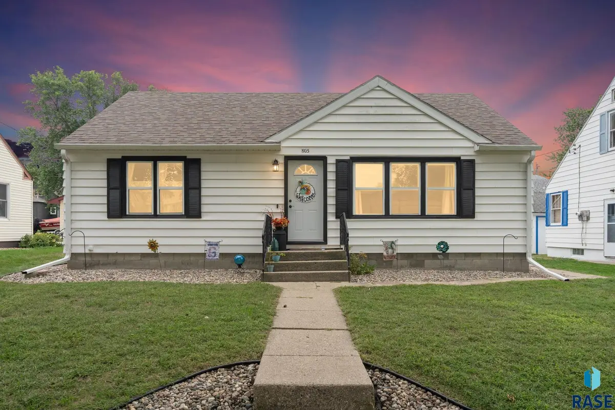 805 5th St, Garretson, SD 57030 - #1