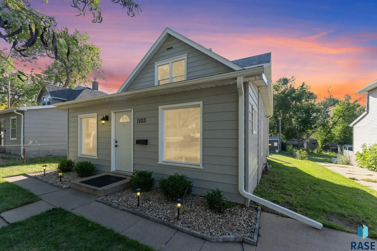 1103 N Duluth Ave, Sioux Falls, SD 57104 - #1