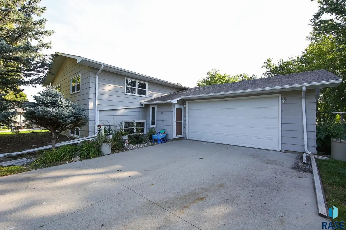 1521 Calumet Rd, Brookings, SD 57006 - #1