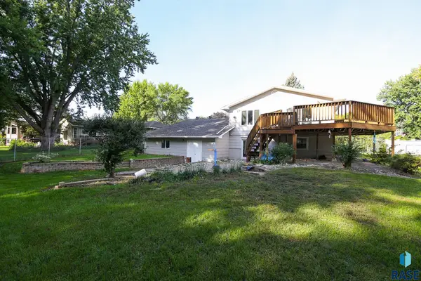 1521 Calumet Rd, Brookings, SD 57006