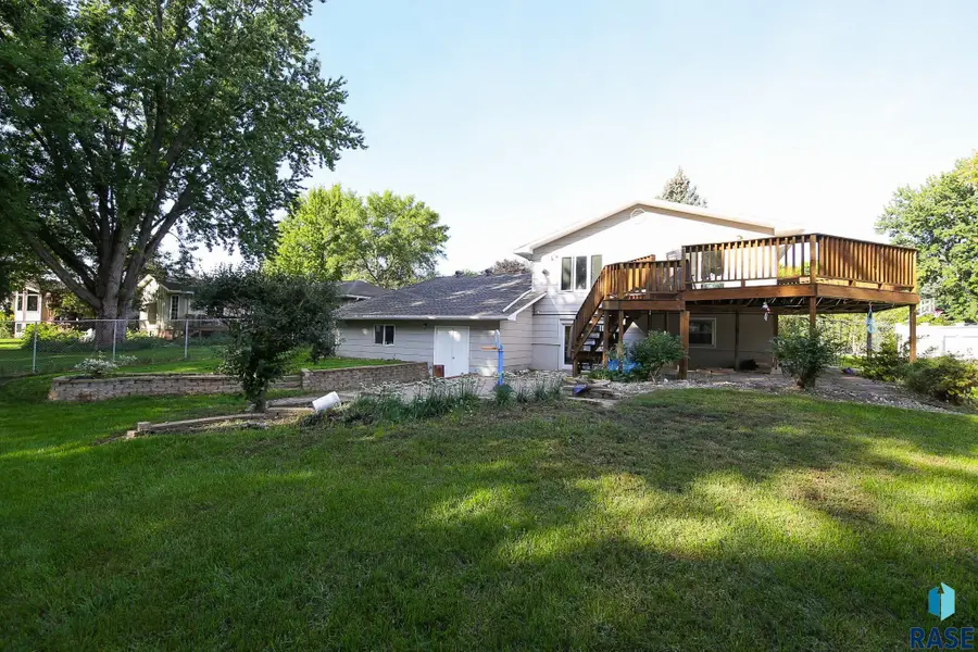 1521 Calumet Rd, Brookings, SD 57006 - #2
