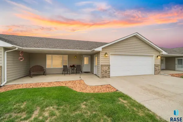 207 W 5th St #103, Hartford, SD 57033