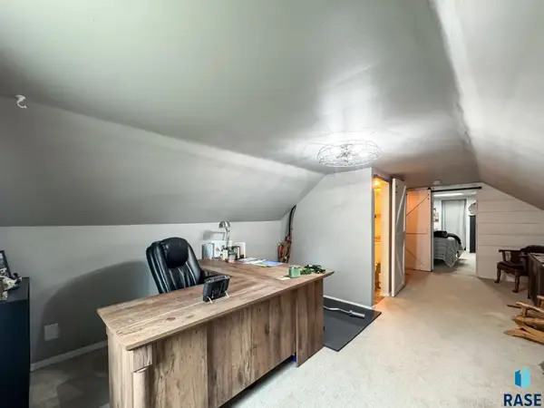 1711 N Wedgewood Rd, Sioux Falls, SD 57107