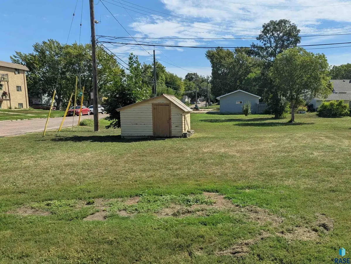 1202 N Prairie Ave, Sioux Falls, SD 57104 - #1