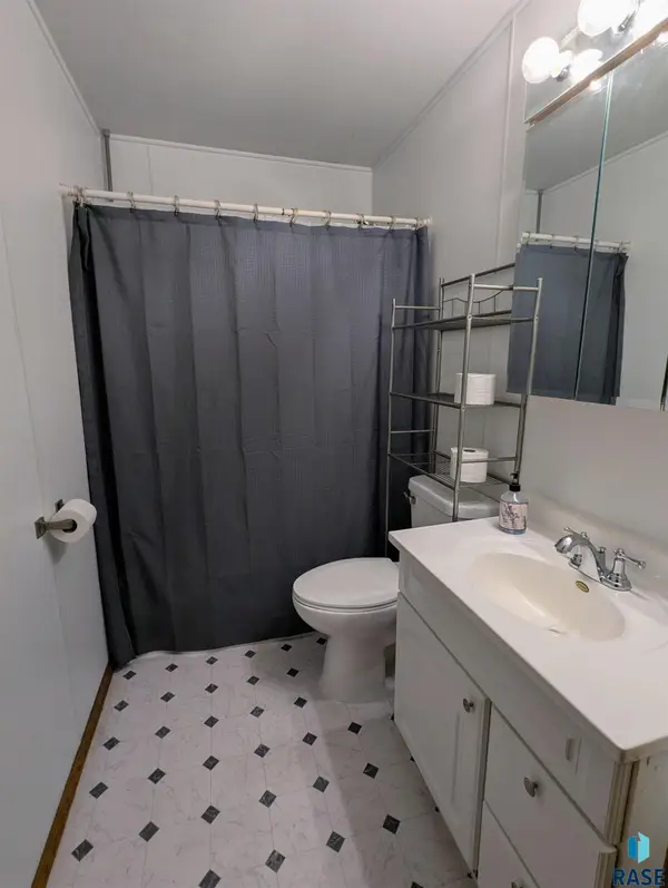 1202 N Prairie Ave, Sioux Falls, SD 57104