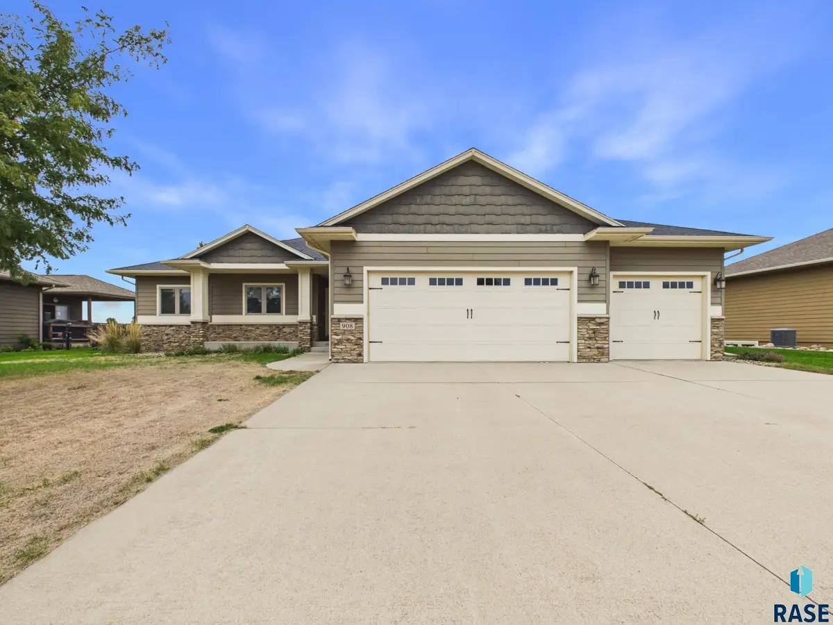 908 S 5th Ave, Brandon, SD 57005 - #1