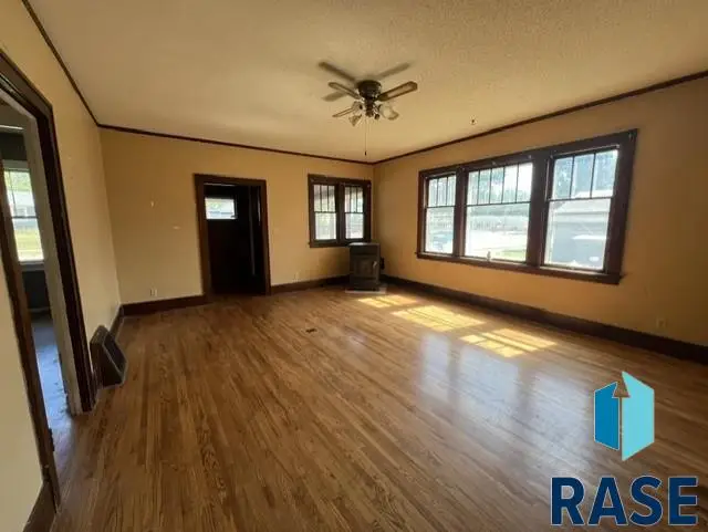 507 N Dakota St, Canton, SD 57013 - #1