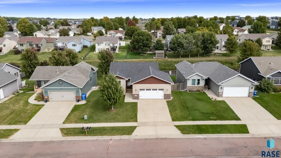 5604 W Oakcrest Dr, Sioux Falls, SD 57107 - #3