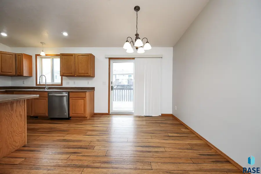 3901 N Briggs Cir, Sioux Falls, SD 57107 - #2