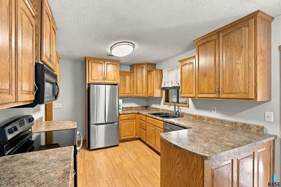 1512 S Judy Ave, Sioux Falls, SD 57103 - #2