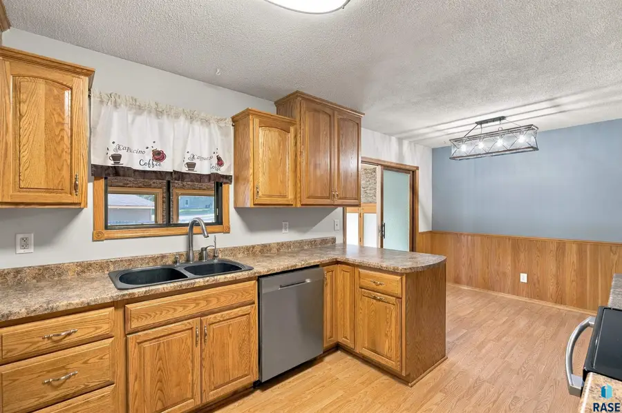 1512 S Judy Ave, Sioux Falls, SD 57103 - #3